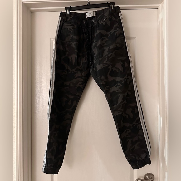 Cotton on black and grey camo jogger size 32 - Picture 1 of 5